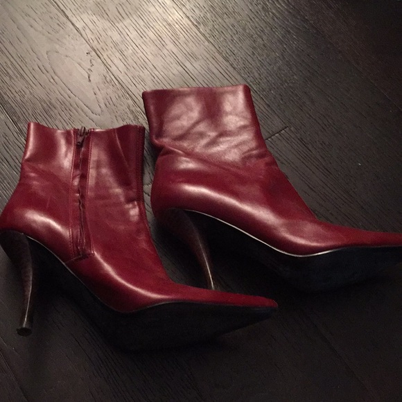 nine west red booties